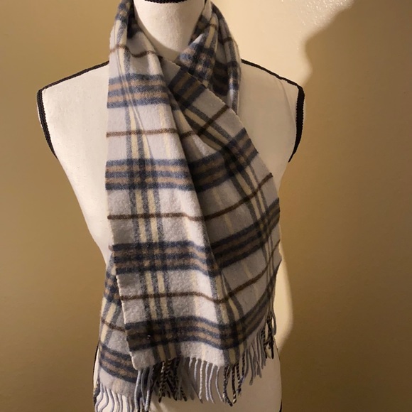 Burberry’s Accessories - ✨Burberry’s of London 100% Cashmere Vintage Scarf